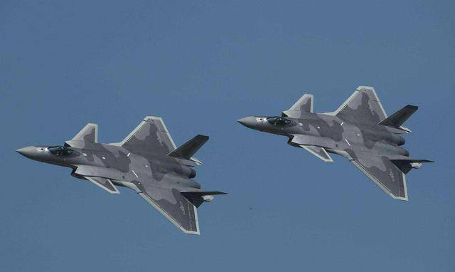 殲-20與F-22，究竟誰更勝一籌？深度探討兩大頂尖戰(zhàn)機的優(yōu)劣對比，殲-20與F-22，頂尖戰(zhàn)機優(yōu)劣深度對比