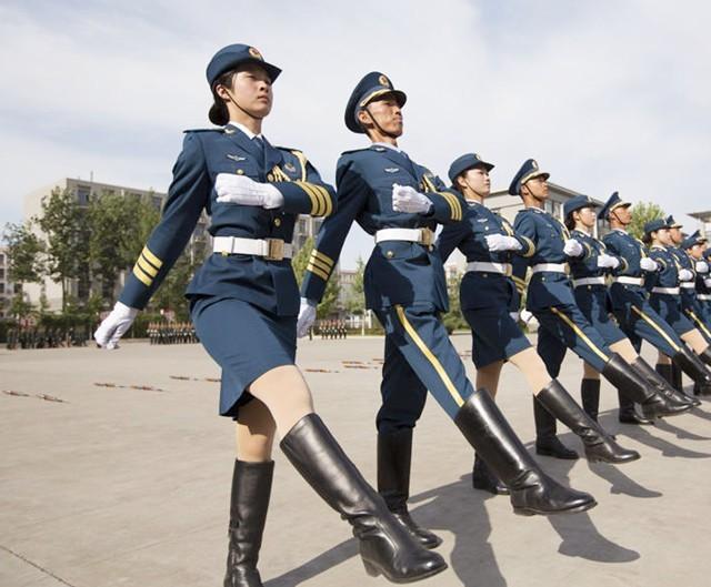 中國女兵照片全集，展現(xiàn)鏗鏘玫瑰的英勇風(fēng)采，中國女兵照片全集，展現(xiàn)鏗鏘玫瑰的英勇風(fēng)采與力量