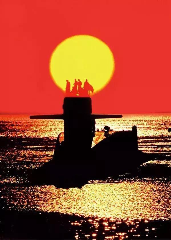海軍成立70周年海上閱兵首次提出，展現(xiàn)中國(guó)海洋強(qiáng)國(guó)的雄渾力量，中國(guó)海軍70周年海上閱兵，海洋強(qiáng)國(guó)雄渾力量震撼展現(xiàn)