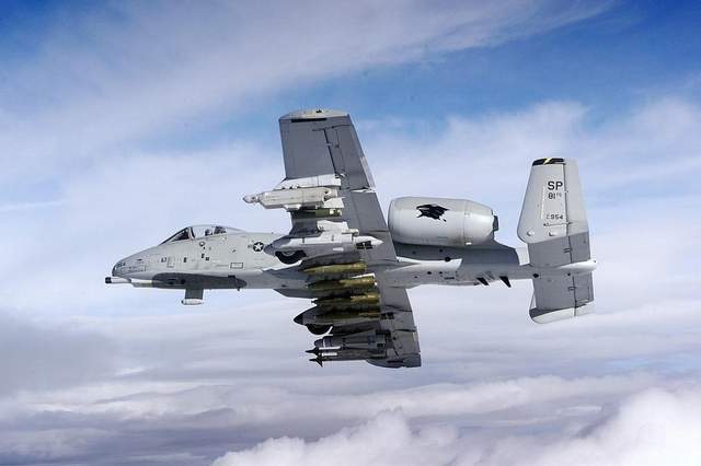 A-10攻擊機(jī)，對地攻擊的專業(yè)之選，A-10攻擊機(jī)，地面攻擊的專業(yè)利器