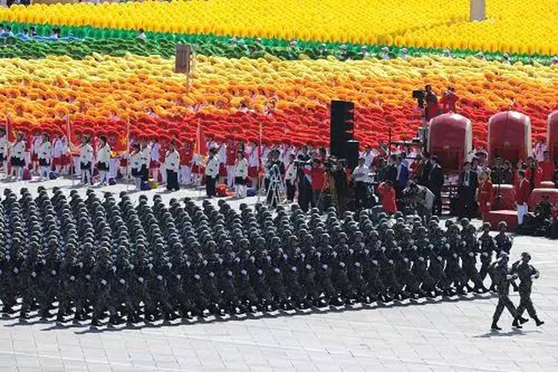 閱兵方陣介紹語，展現(xiàn)國家力量與榮耀，閱兵方陣展示國家力量與榮耀風(fēng)采
