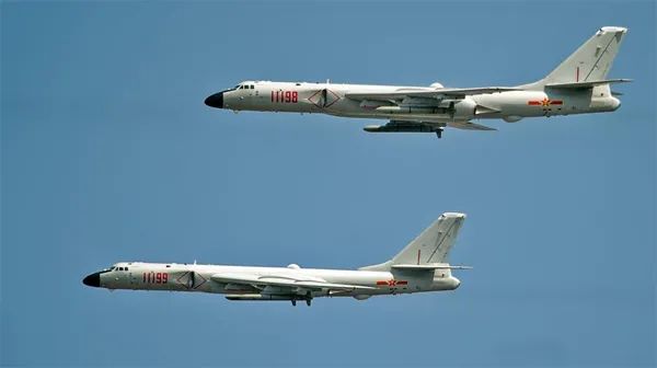 空中巨龍