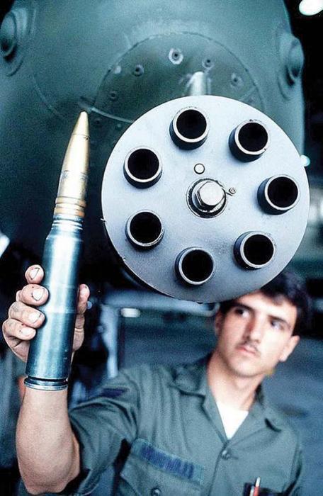 揭秘A-10攻擊機(jī)的頑強(qiáng)耐打能力，A-10攻擊機(jī)的頑強(qiáng)耐打能力揭秘