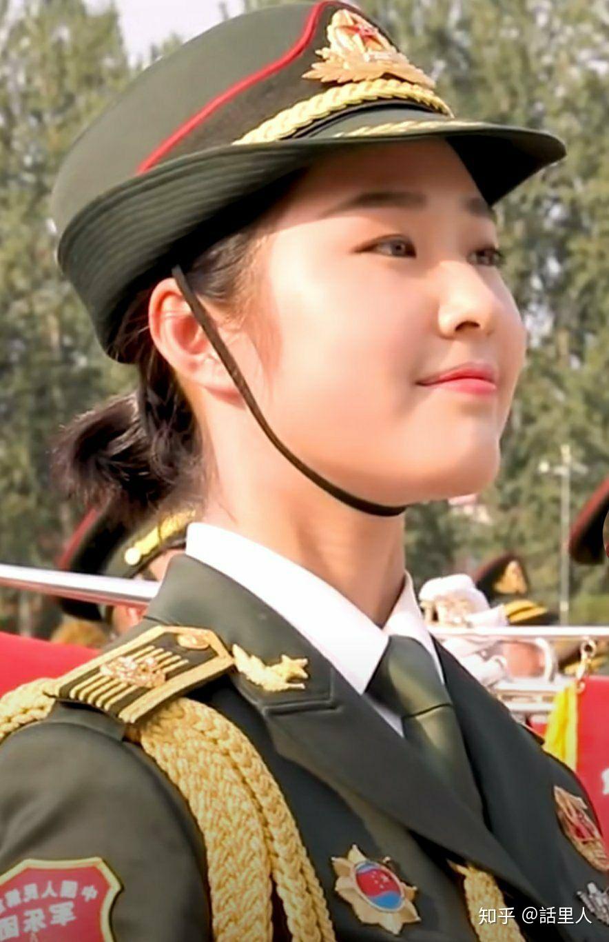 2019女兵方隊中那道最亮麗的風景線——記最漂亮的女兵，記女兵方隊中最亮麗風景線，最美女兵風采展露