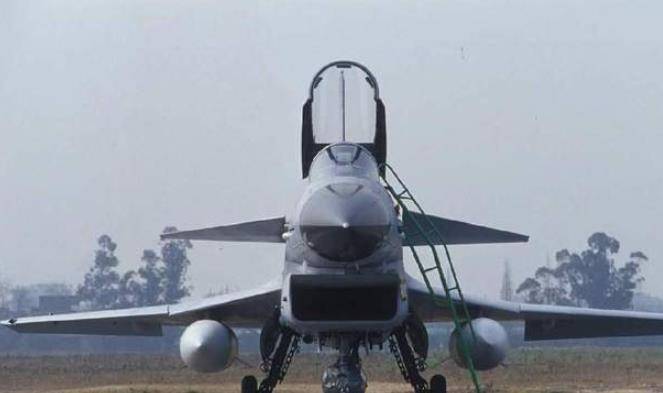 殲-16的機(jī)載武器與航電系統(tǒng)深度解析，殲-16機(jī)載武器與航電系統(tǒng)全面解析