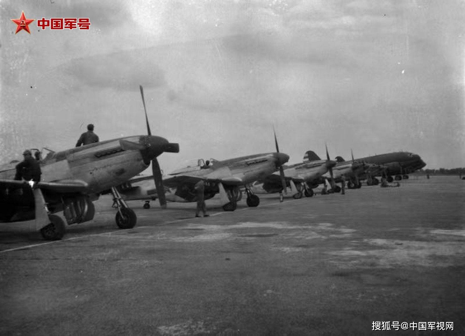 中國(guó)空軍，成立的時(shí)間與地點(diǎn)，鑄就輝煌的歷史篇章，中國(guó)空軍成立史，鑄就輝煌歷史篇章的歷程