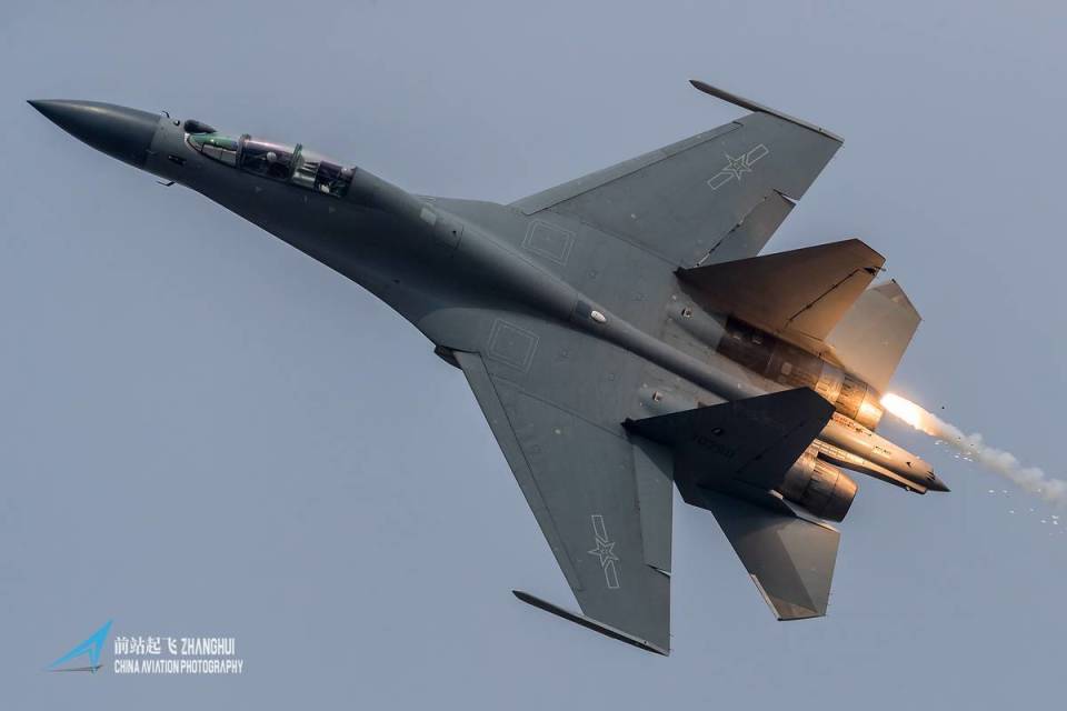 殲-16并非僅為空優(yōu)，深度解析其多重角色與戰(zhàn)略價(jià)值，深度解析，殲-16的多重角色與戰(zhàn)略價(jià)值遠(yuǎn)超空優(yōu)戰(zhàn)機(jī)