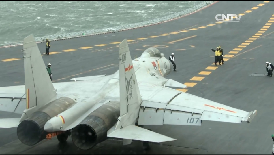 殲-15訓(xùn)練視頻，揭示中國(guó)海軍航空兵力量的卓越訓(xùn)練體系，殲-15訓(xùn)練視頻展現(xiàn)中國(guó)海軍航空兵卓越訓(xùn)練體系實(shí)力
