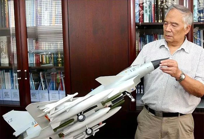 中國殲擊機20總設(shè)計師，鑄就空中利劍的卓越工程師，中國殲擊機總設(shè)計師鑄就空中利劍，卓越工程師揭秘殲-20誕生之路