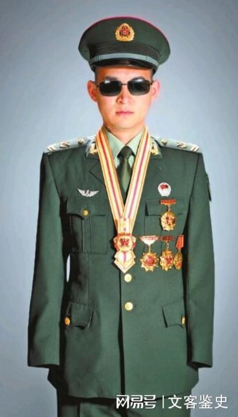 杜富國，英勇負傷，展現(xiàn)時代精神的英雄，杜富國，英勇負傷的時代英雄