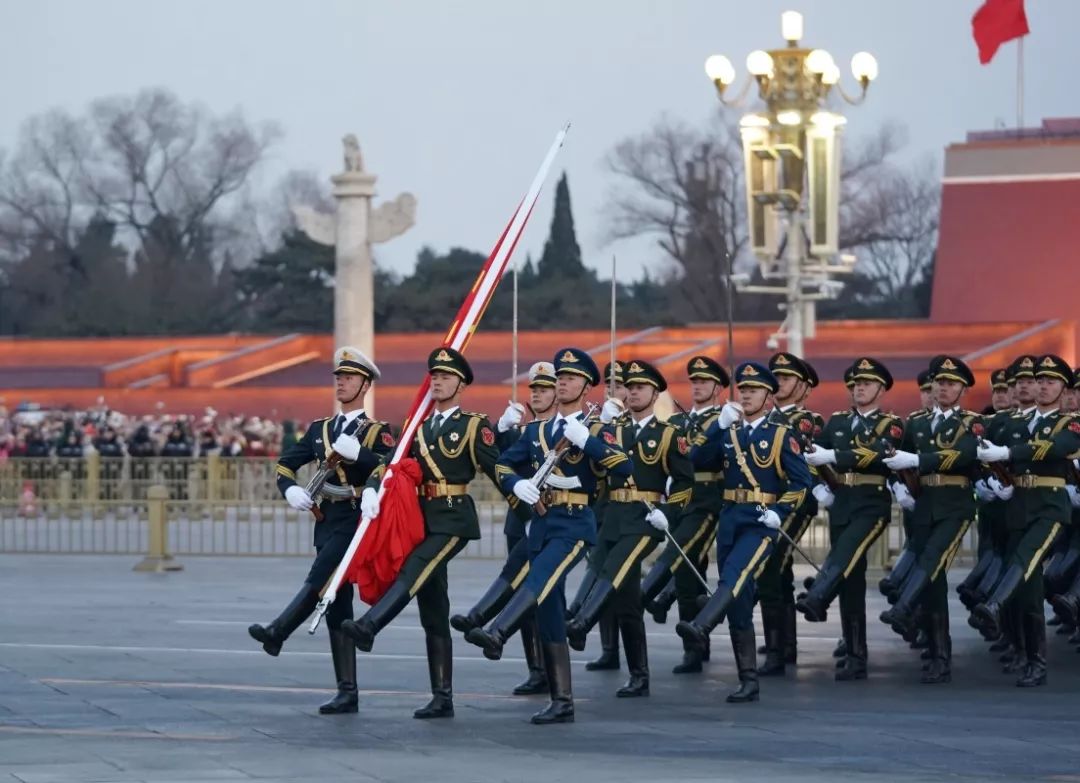 2015年閱兵升旗儀式完整視頻，展現(xiàn)國家力量與榮耀，「閱兵升旗儀式全程回顧，展現(xiàn)國家力量與榮耀的2015年盛事」