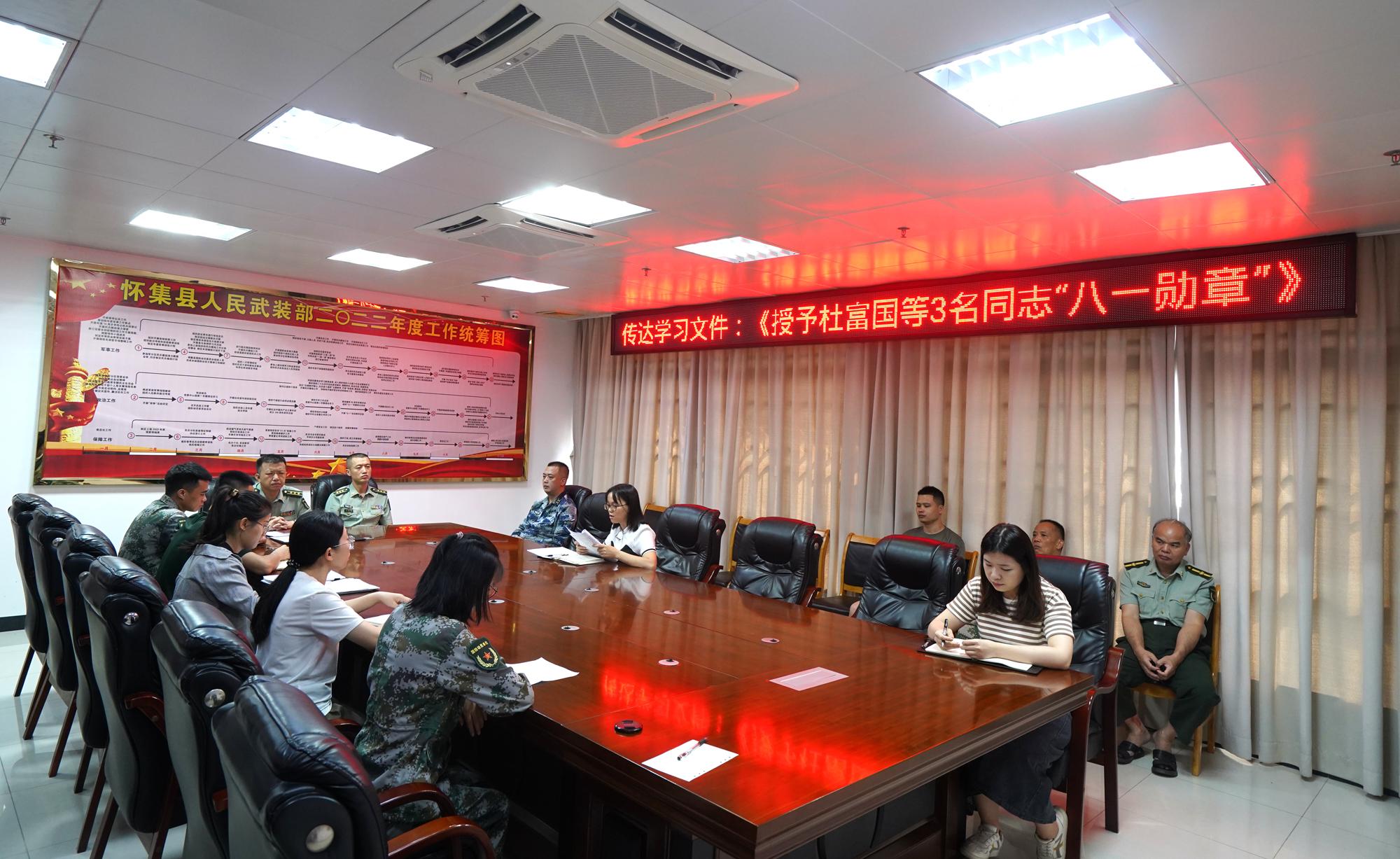 八一勛章國家給予的榮譽(yù)與獎(jiǎng)勵(lì)金額探討，八一勛章，國家榮譽(yù)與獎(jiǎng)勵(lì)金額深度解析