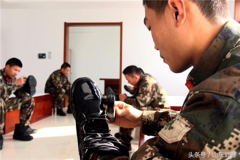 依法治軍與從嚴(yán)治軍，理念的提出與實(shí)踐探索，依法治軍與從嚴(yán)治軍，理念的提出與實(shí)踐探索之路