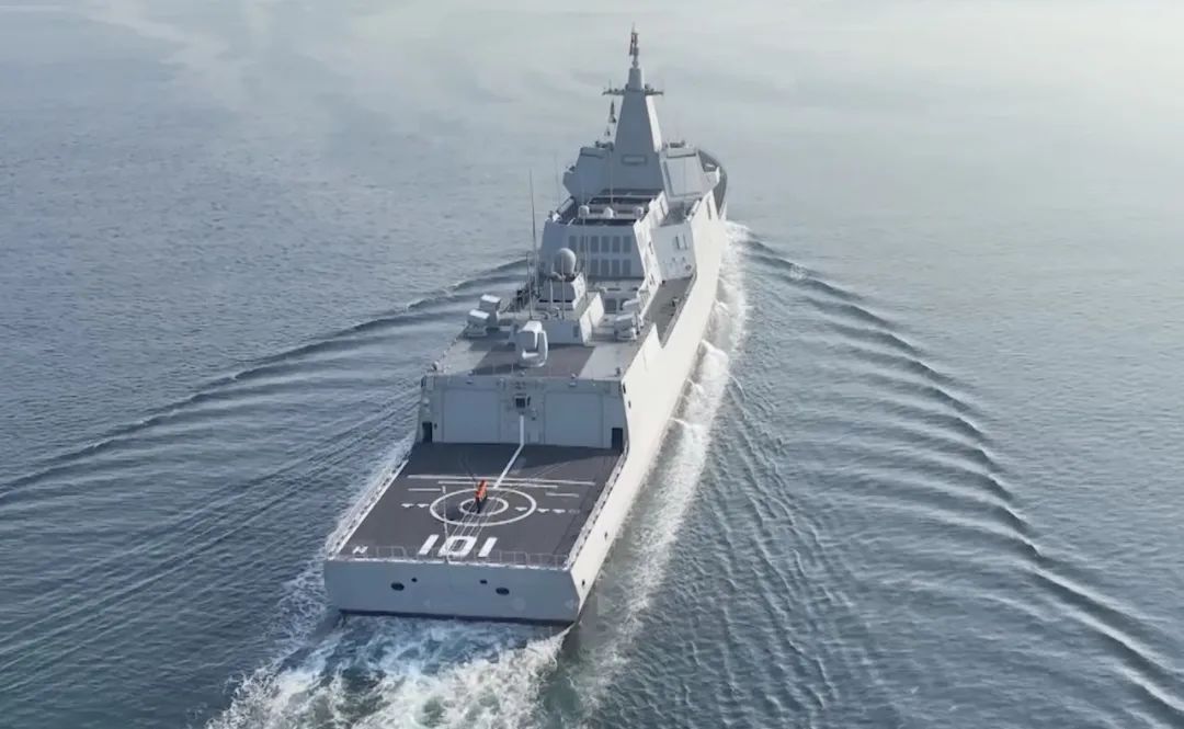 探索中國海軍力量之巔峰，055型驅(qū)逐艦超清壁紙欣賞，中國海軍力量巔峰探索，055型驅(qū)逐艦超清壁紙展示