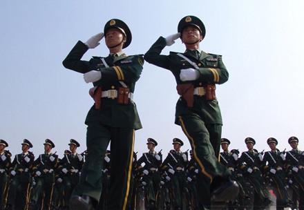 閱兵式中的三軍儀仗隊(duì)，一幅幅生動(dòng)的圖片故事，閱兵式中的三軍儀仗隊(duì)，生動(dòng)圖片故事展現(xiàn)榮耀瞬間