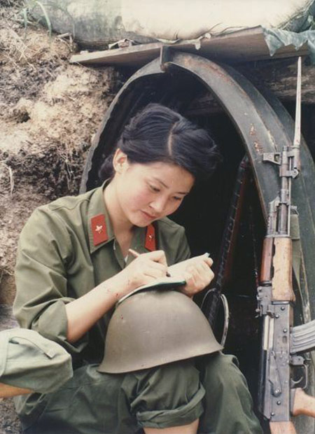中國女兵在越南戰(zhàn)場，英勇無畏的巾幗英雄，中國女兵在越南戰(zhàn)場的英勇巾幗傳奇