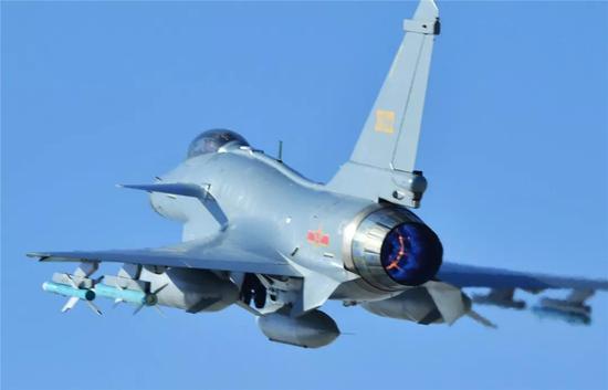 殲-10戰(zhàn)斗機(jī)與中國(guó)軍事力量的崛起，關(guān)于歸屬權(quán)的探討，殲-10戰(zhàn)斗機(jī)與中國(guó)軍事力量的崛起，歸屬權(quán)探討