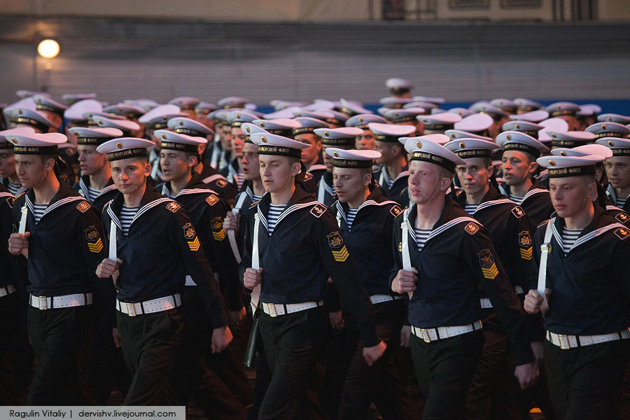 俄首相準備迎接柏林閱兵，展現(xiàn)大國風采與軍事力量，俄首相準備參加柏林閱兵，展示大國軍事力量與風采