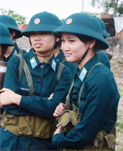 中國女兵在越南