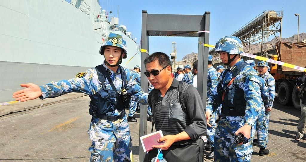 中國(guó)海軍在亞丁灣打擊海盜視頻，展現(xiàn)大國(guó)海軍實(shí)力與擔(dān)當(dāng)，中國(guó)海軍打擊海盜行動(dòng)展現(xiàn)大國(guó)實(shí)力與擔(dān)當(dāng)，亞丁灣實(shí)錄視頻曝光
