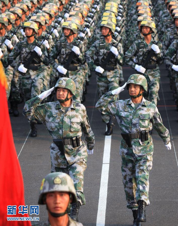 閱兵彩排陸軍方隊片段視頻，展現(xiàn)榮耀與力量，閱兵彩排陸軍方隊震撼瞬間，榮耀與力量的展現(xiàn)