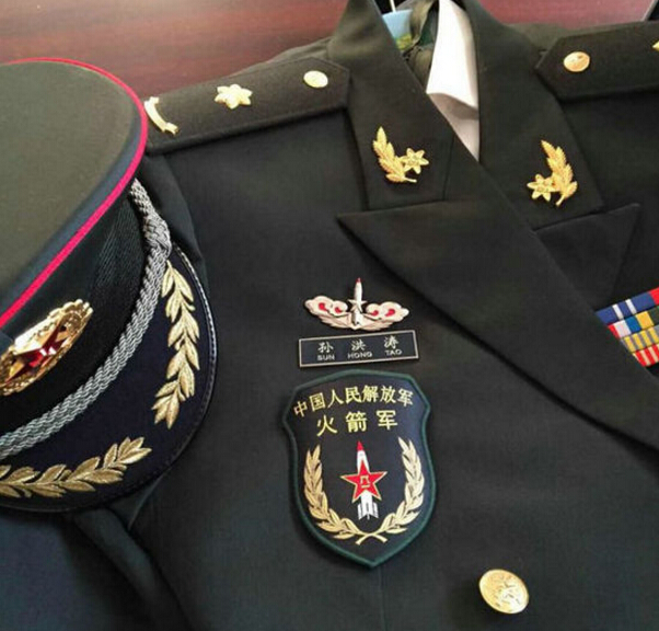 火箭軍與陸軍軍服，中國(guó)軍服文化的獨(dú)特魅力，中國(guó)火箭軍與陸軍軍服，獨(dú)特魅力的軍服文化