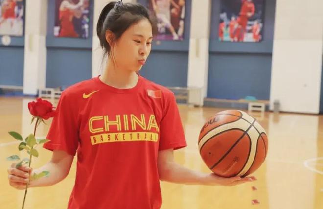 中國(guó)女籃新星李月汝的最新消息，中國(guó)女籃新星李月汝的最新動(dòng)態(tài)揭秘