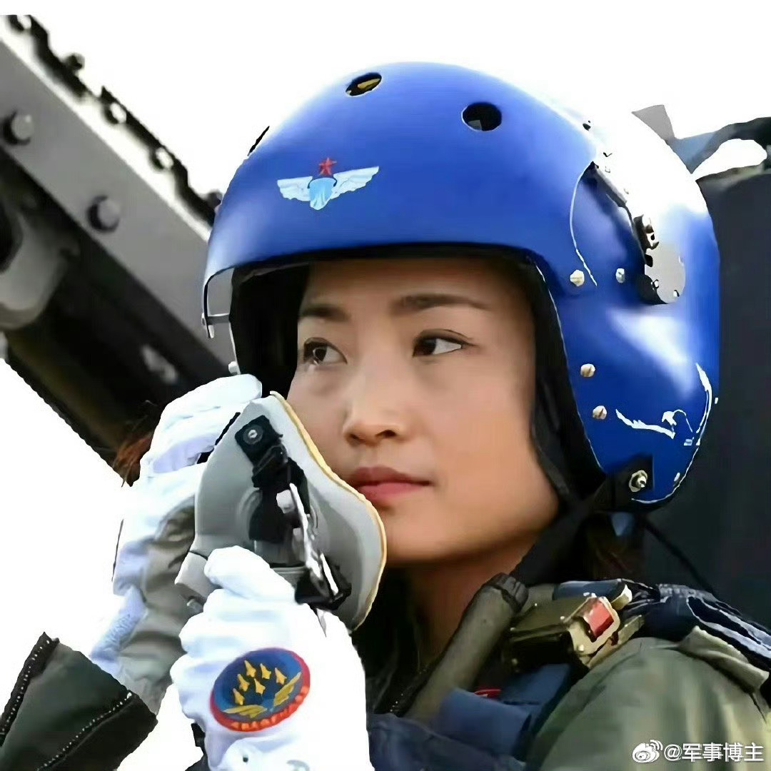 余旭駕駛殲-10戰(zhàn)斗機(jī)，藍(lán)天之上的英勇翱翔，余旭駕駛殲-10英勇翱翔藍(lán)天之上