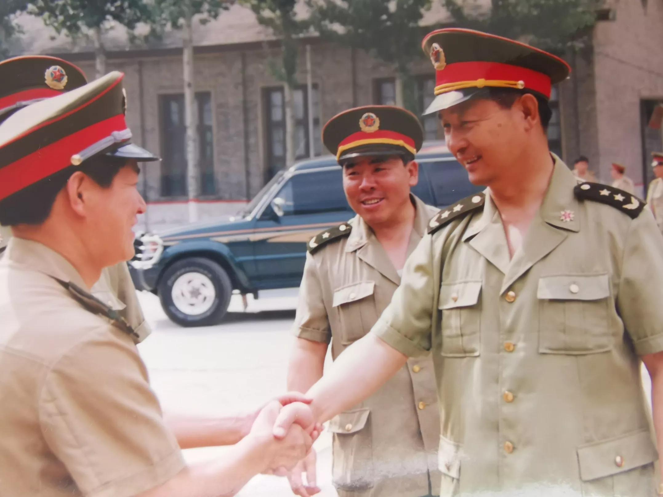 集團(tuán)軍與軍的區(qū)別，概念、組織結(jié)構(gòu)與作戰(zhàn)運(yùn)用的探討，集團(tuán)軍與軍，概念、組織結(jié)構(gòu)與作戰(zhàn)運(yùn)用的深度探討與比較