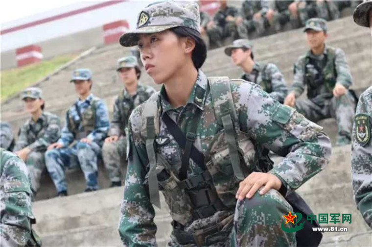 探索新時代軍裝，21式女兵作訓(xùn)服與男兵的區(qū)別，新時代軍裝探索，21式女兵作訓(xùn)服與男兵差異解析