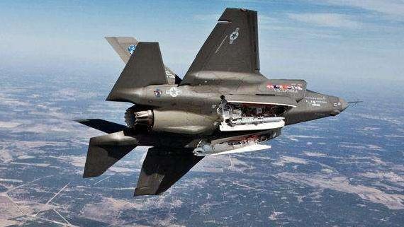 F-35與殲-20，中美頂尖戰(zhàn)機(jī)的對(duì)比研究，中美頂尖戰(zhàn)機(jī)對(duì)決，F(xiàn)-35與殲-20的深度對(duì)比研究
